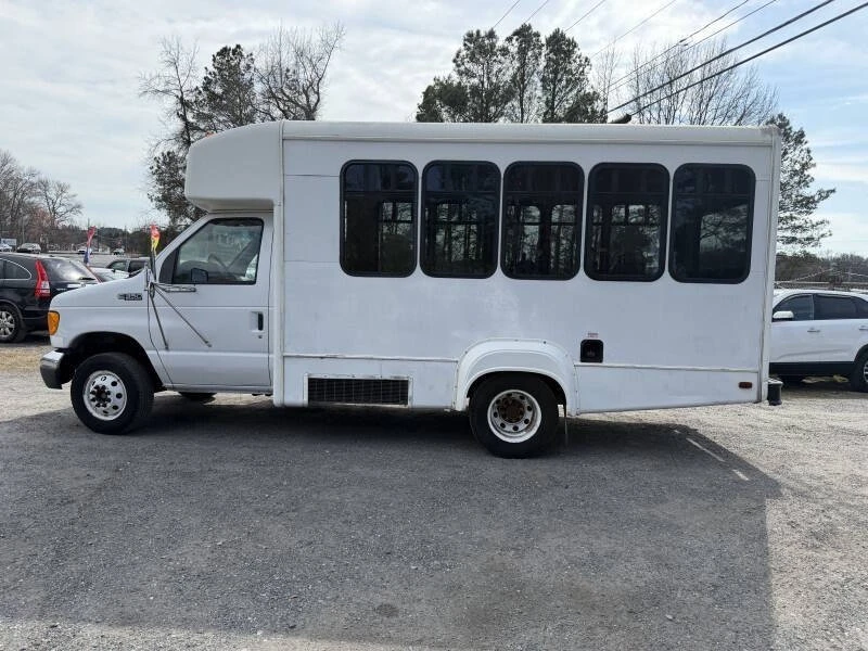 2005 Ford Econoline Van - Image 12 of 21