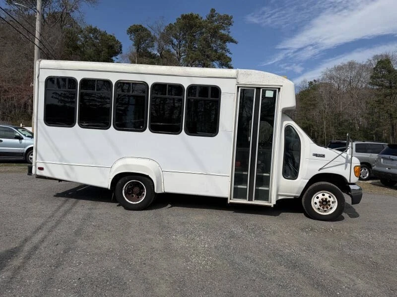 2005 Ford Econoline Van - Image 8 of 21