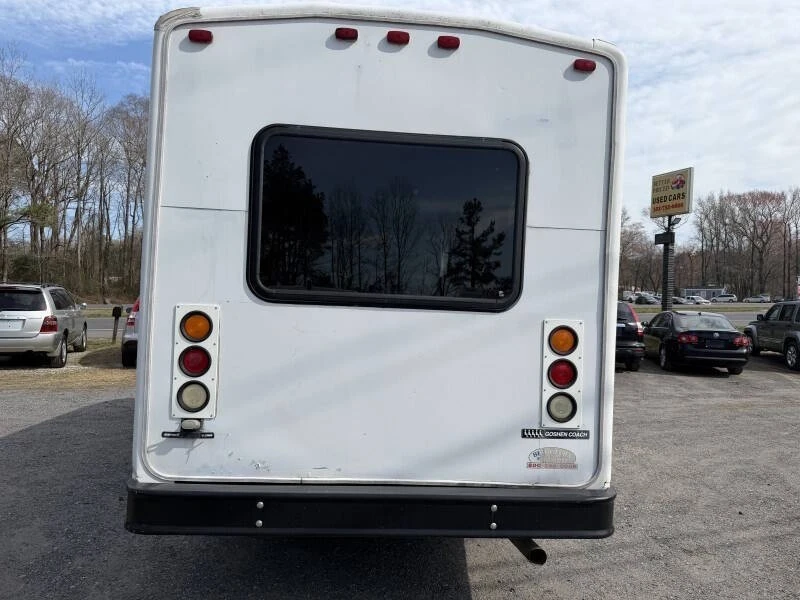 2005 Ford Econoline Van - Image 10 of 21