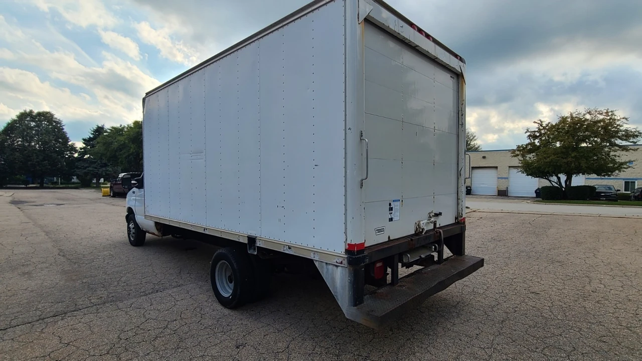 2005 Ford Econoline Van - Image 4 of 10