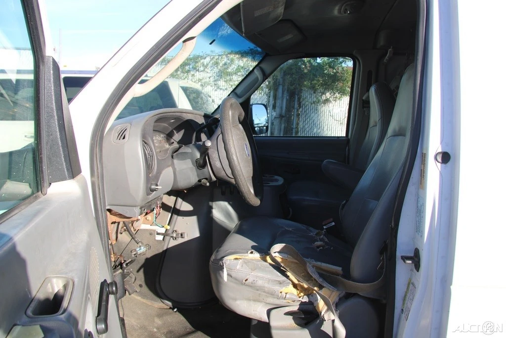 2005 Ford Econoline Van - Image 10 of 21