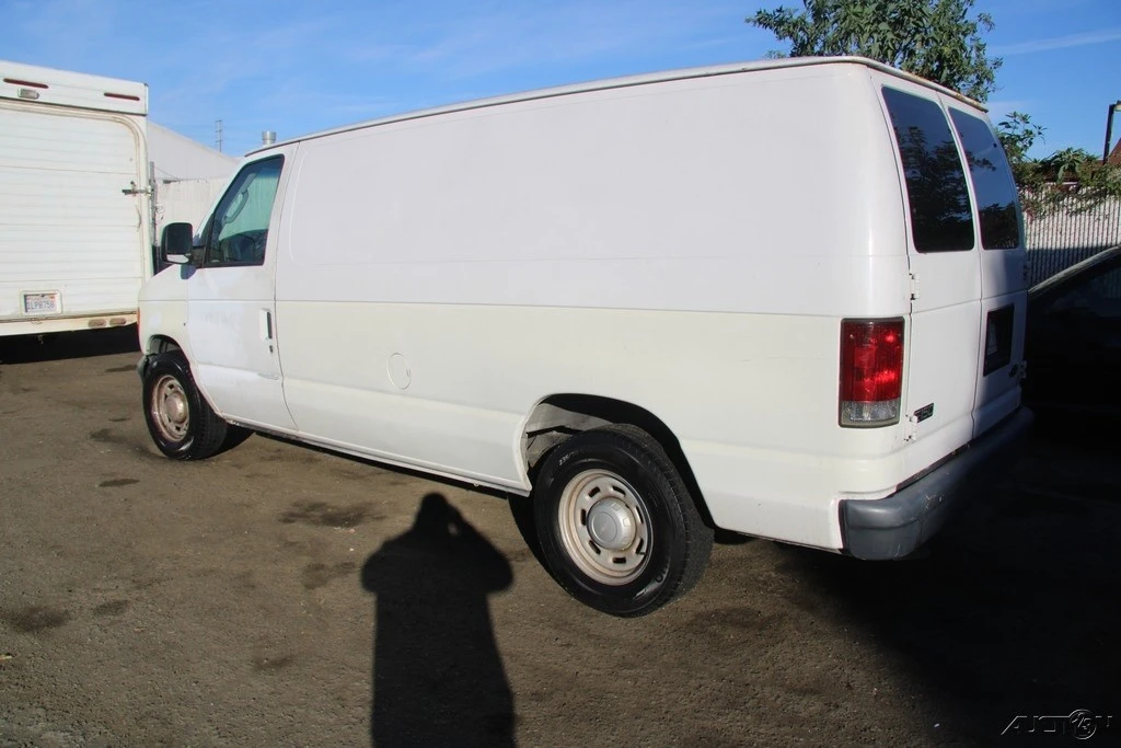 2005 Ford Econoline Van - Image 3 of 21