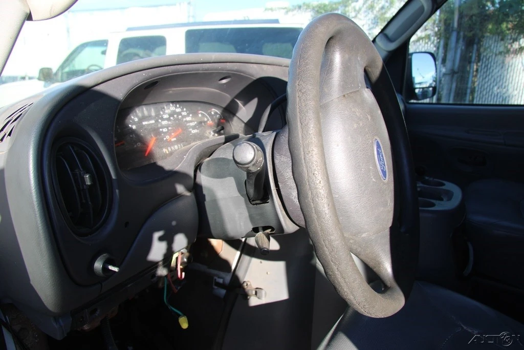 2005 Ford Econoline Van - Image 11 of 21