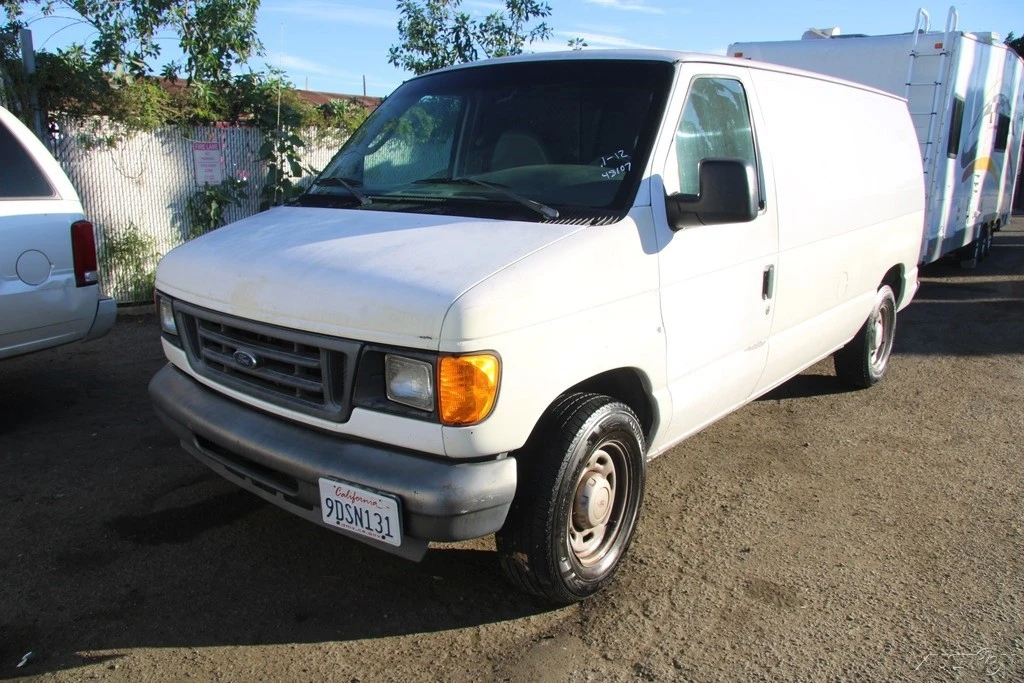 2005 Ford Econoline Van - Image 2 of 21