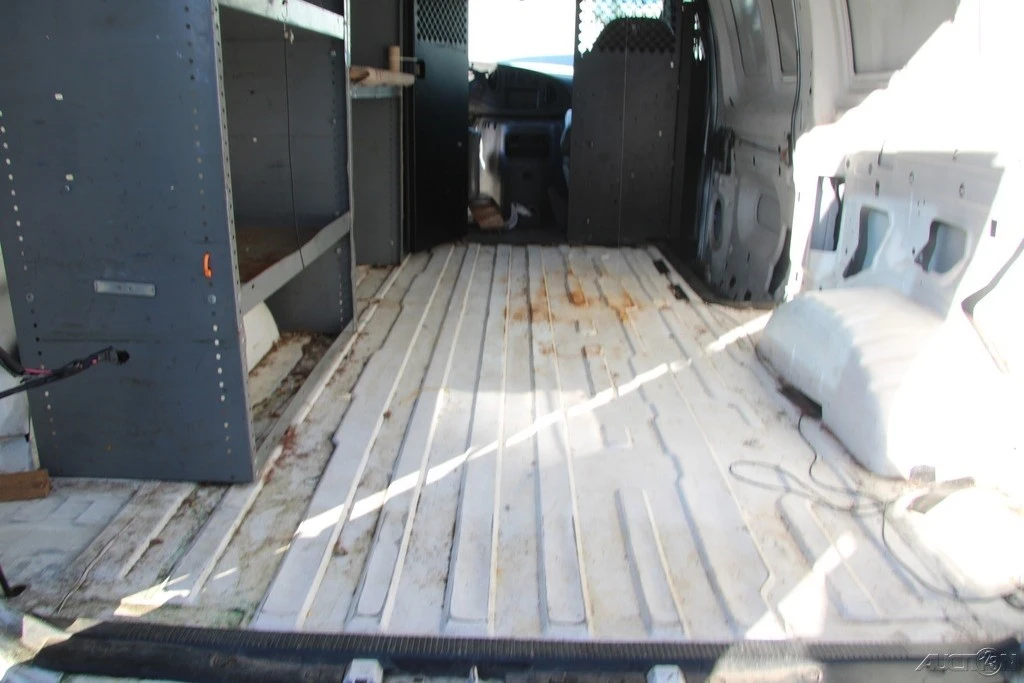 2005 Ford Econoline Van - Image 17 of 21