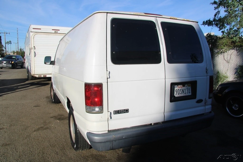 2005 Ford Econoline Van - Image 4 of 21
