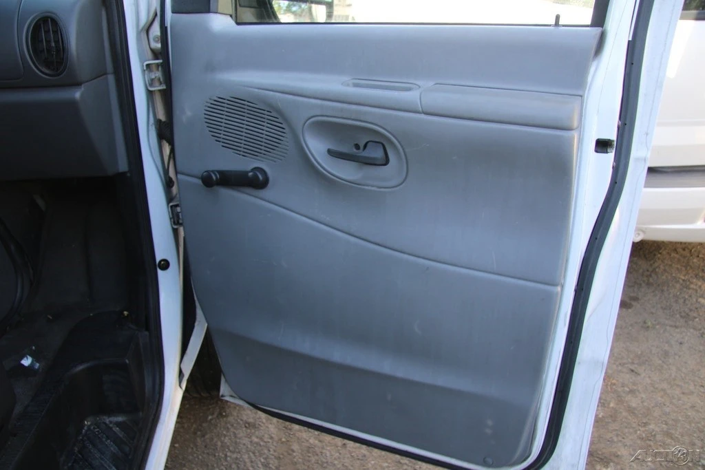 2005 Ford Econoline Van - Image 21 of 21