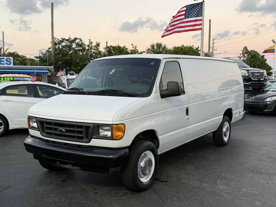 2005 Ford Econoline Van - Image 9 of 30