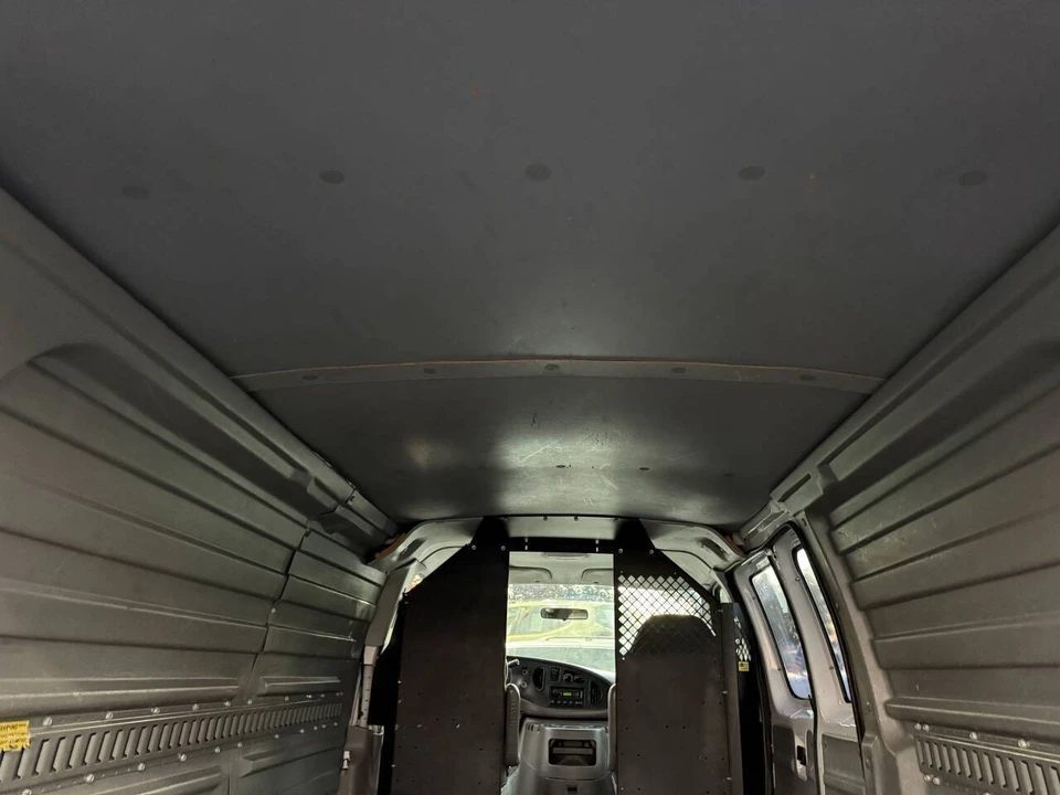 2005 Ford Econoline Van - Image 17 of 30