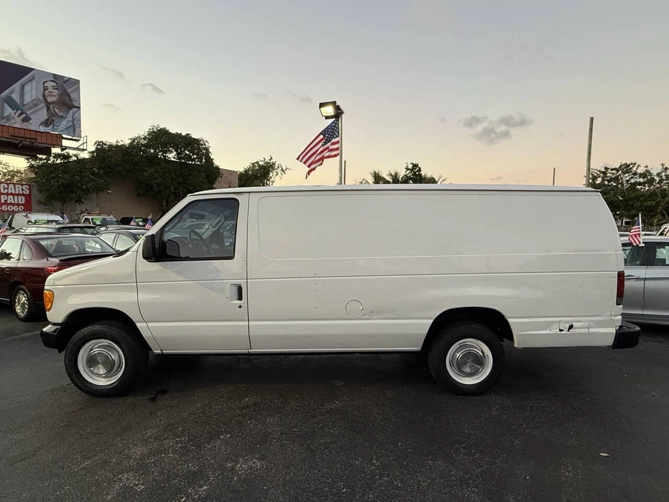 2005 Ford Econoline Van - Image 23 of 30