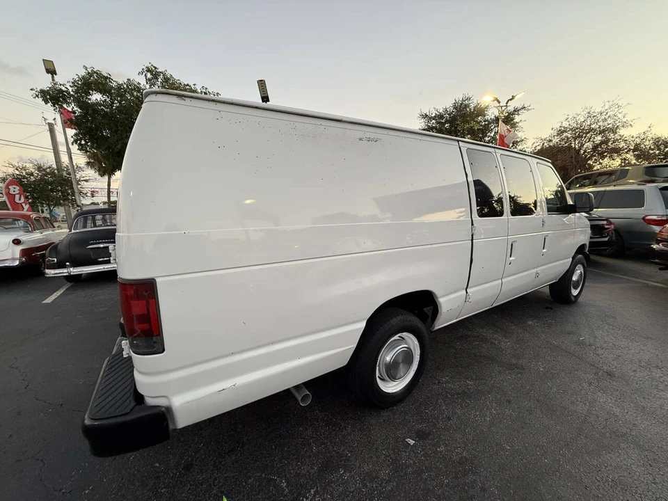 2005 Ford Econoline Van - Image 5 of 30