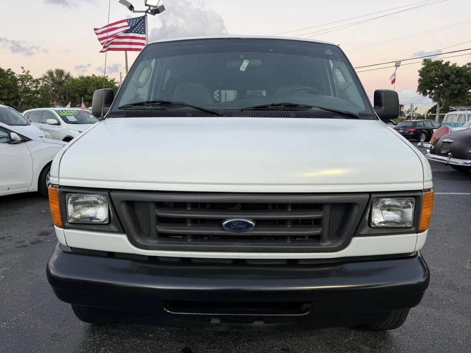 2005 Ford Econoline Van - Image 8 of 30