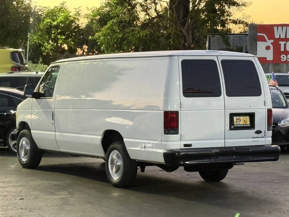2005 Ford Econoline Van - Image 3 of 30
