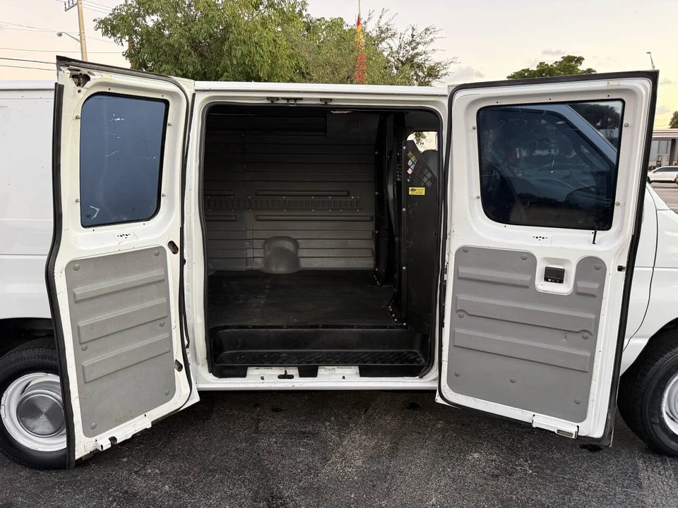 2005 Ford Econoline Van - Image 20 of 30