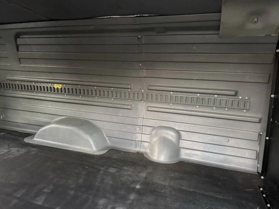 2005 Ford Econoline Van - Image 22 of 30
