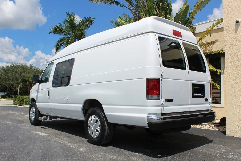 2005 Ford Econoline Van - Image 10 of 12