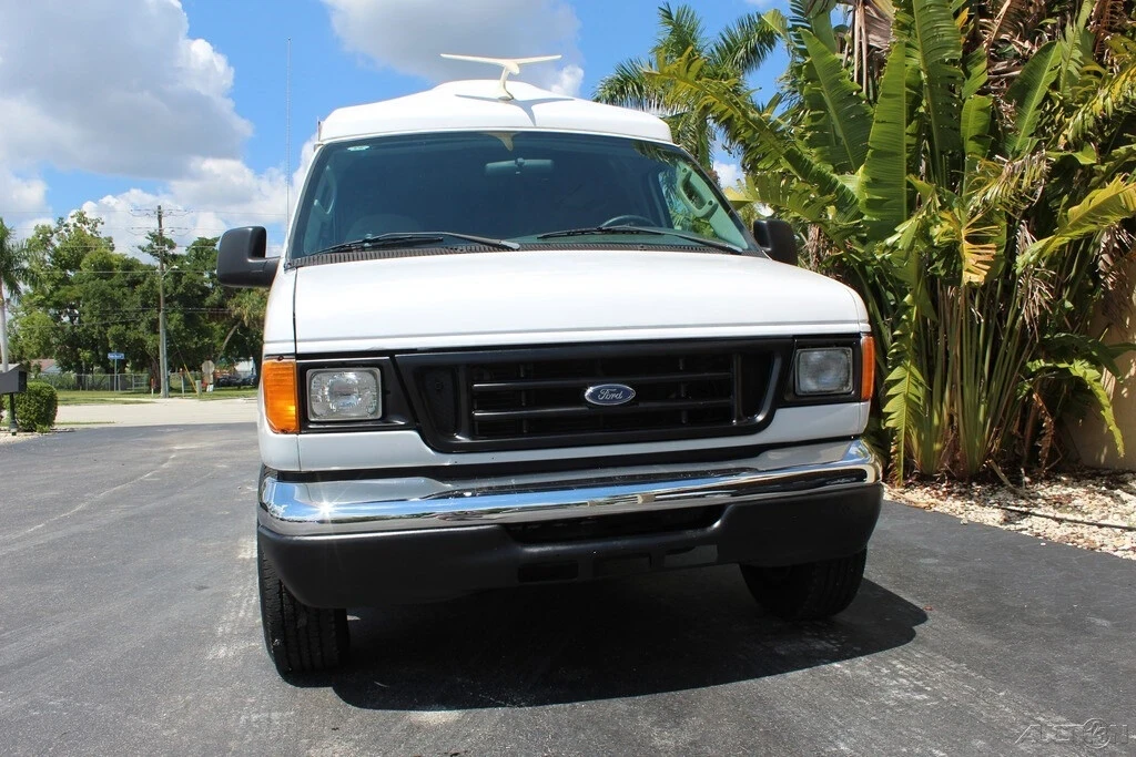 2005 Ford Econoline Van - Image 11 of 12