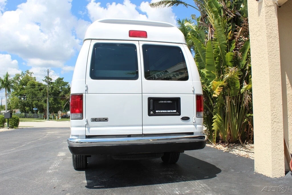 2005 Ford Econoline Van - Image 12 of 12