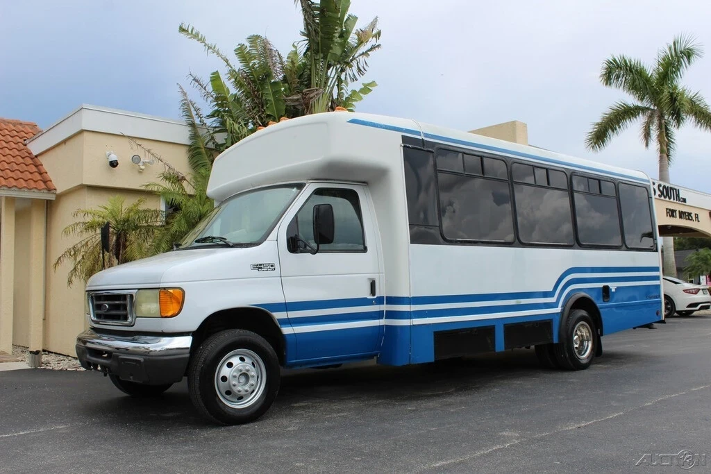 2005 Ford Econoline Van - Image 10 of 12