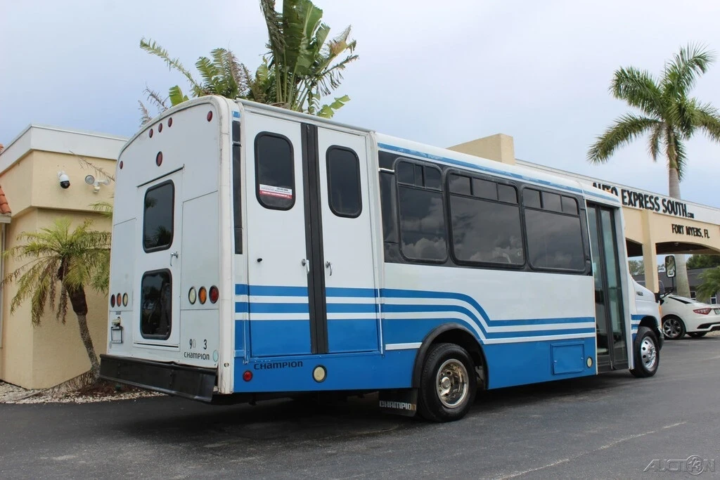 2005 Ford Econoline Van - Image 9 of 12