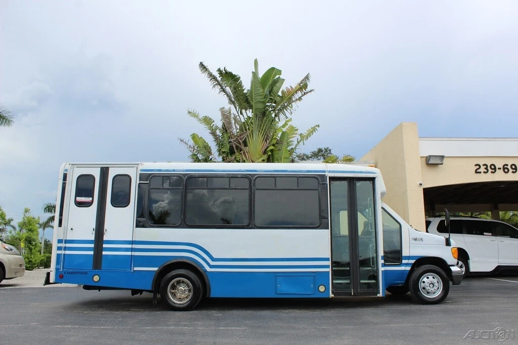 2005 Ford Econoline Van - Image 8 of 12