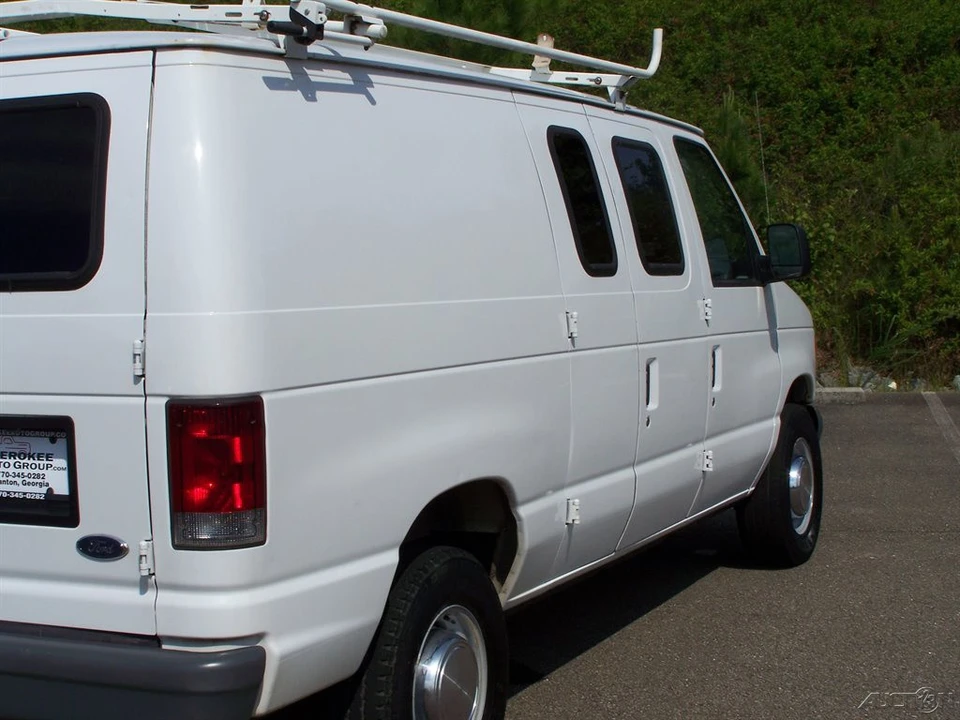 2005 Ford Econoline Van - Image 20 of 21