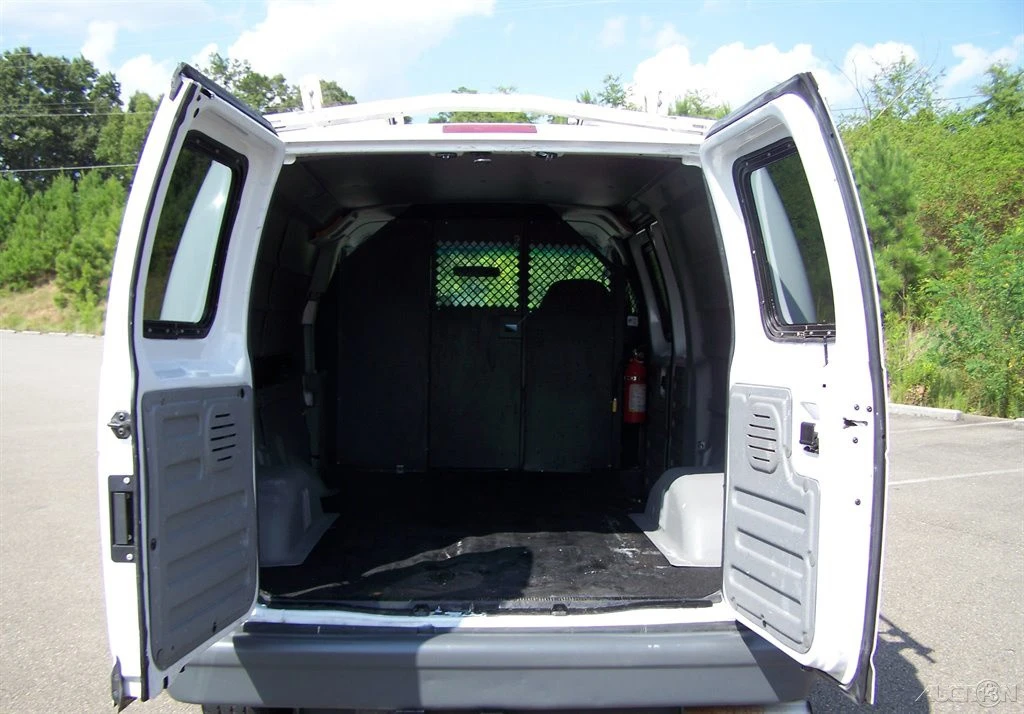 2005 Ford Econoline Van - Image 16 of 21