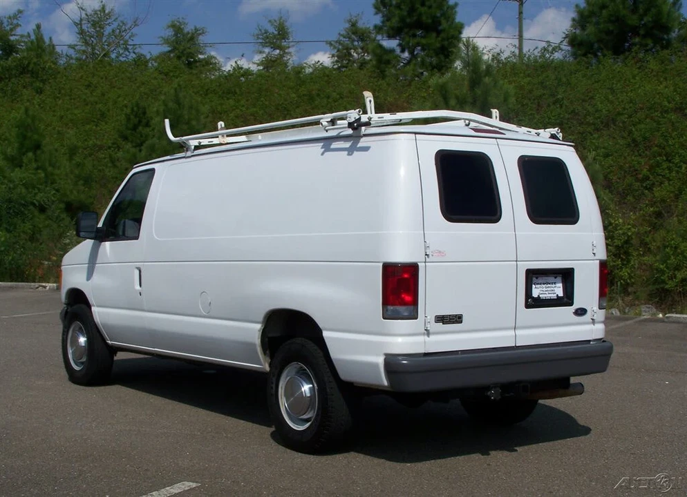 2005 Ford Econoline Van - Image 2 of 21