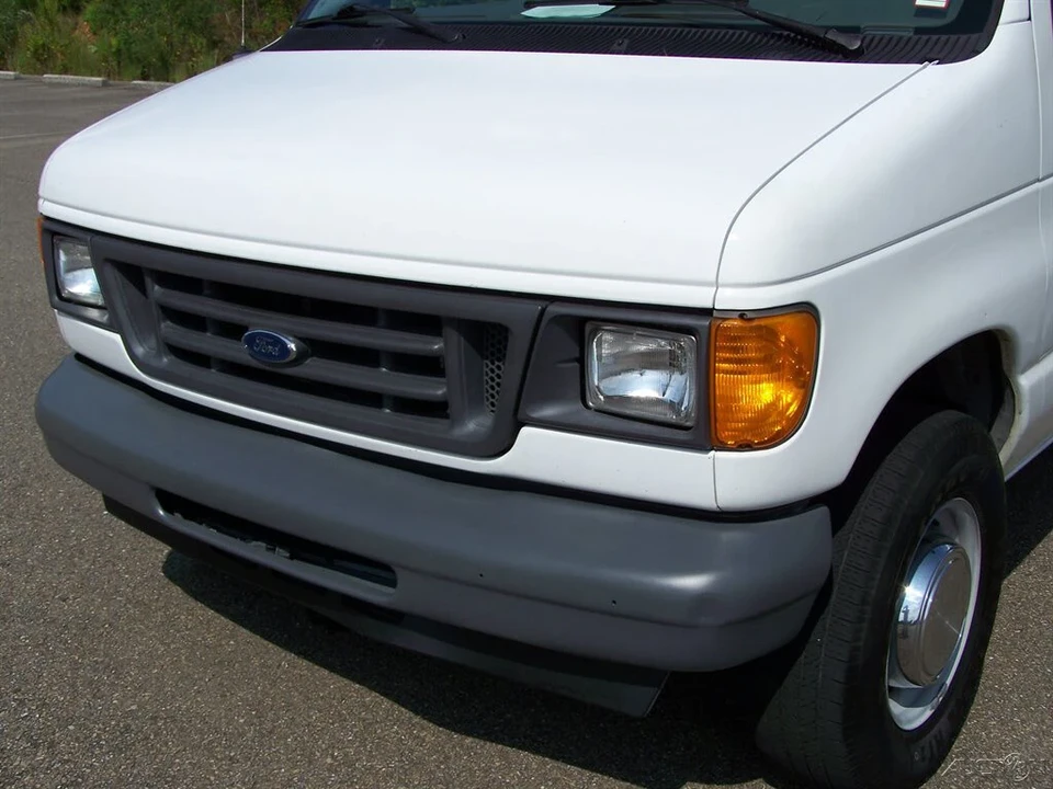 2005 Ford Econoline Van - Image 12 of 21