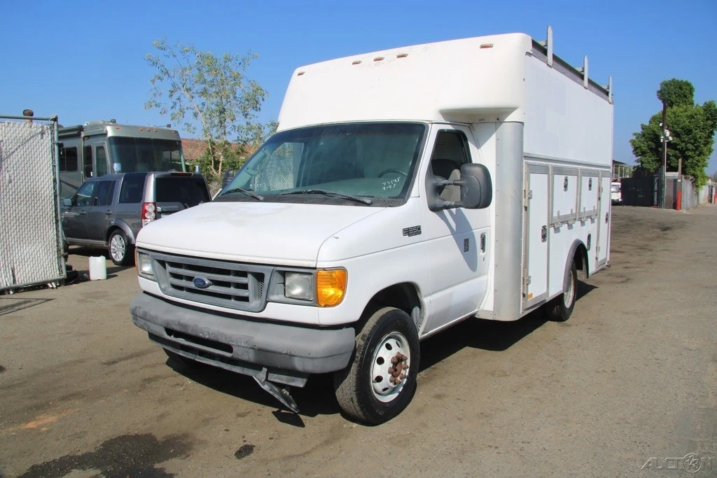 2005 Ford Econoline Van - Image 2 of 21