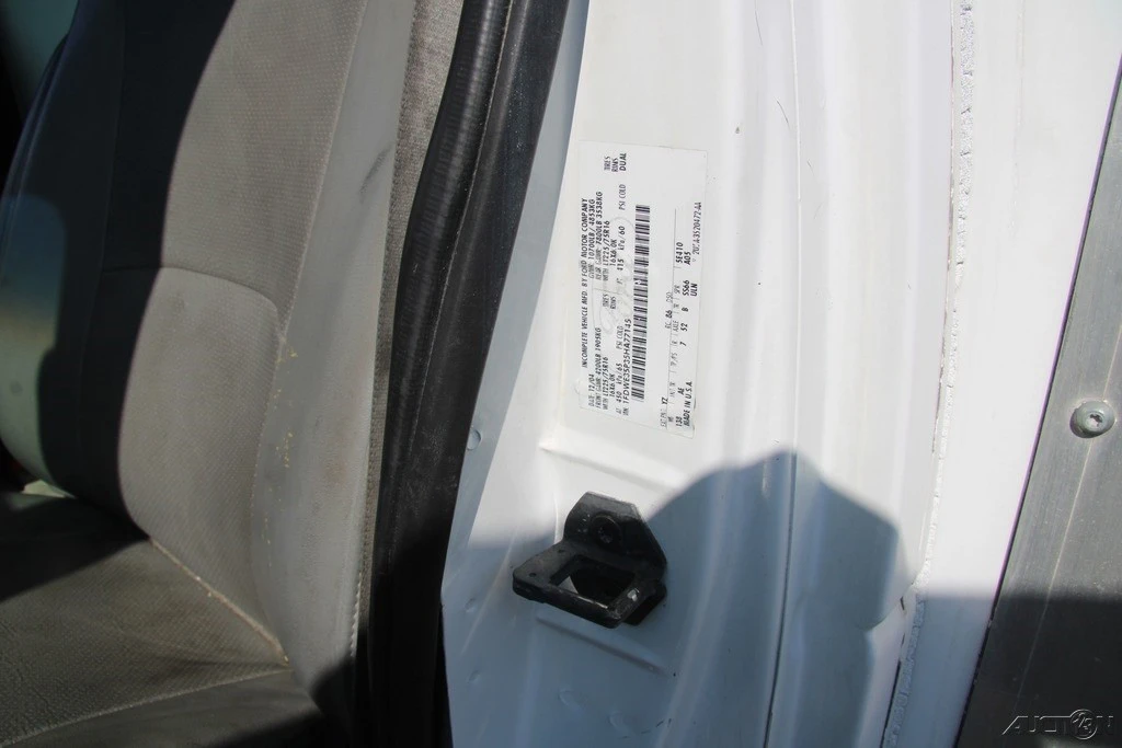 2005 Ford Econoline Van - Image 12 of 21