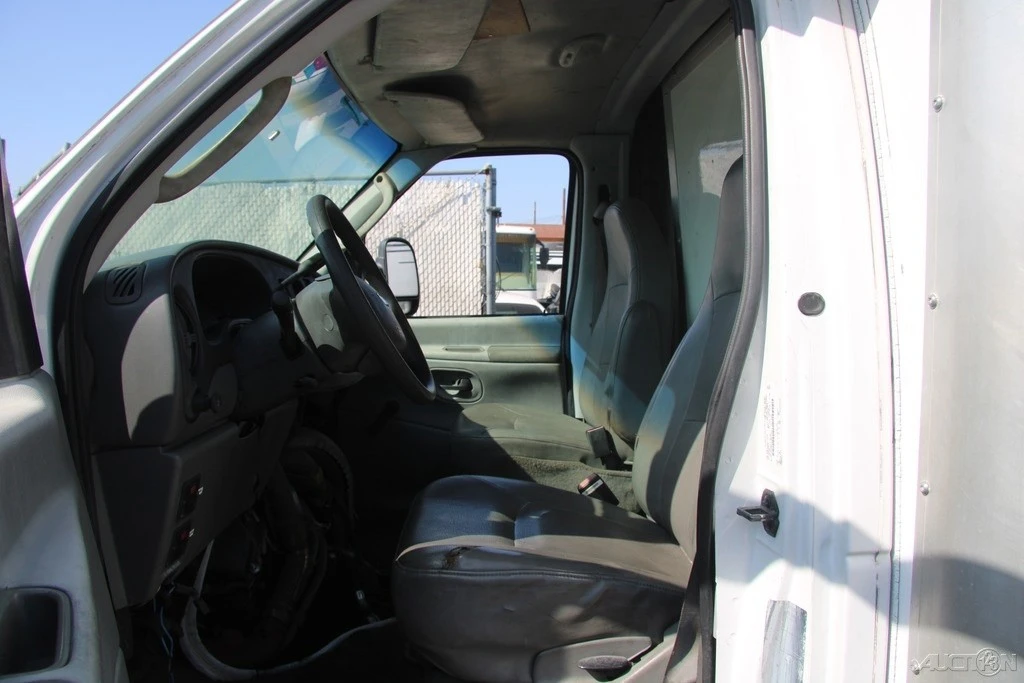 2005 Ford Econoline Van - Image 14 of 21