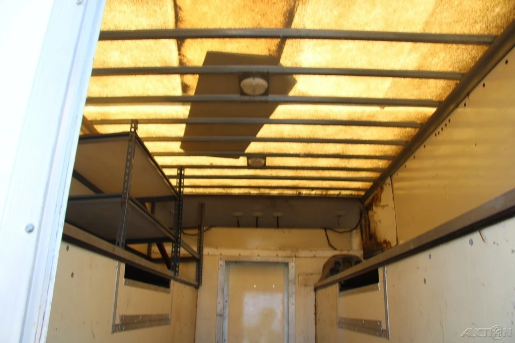 2005 Ford Econoline Van - Image 20 of 21
