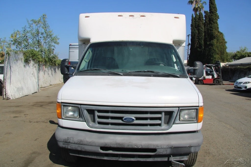 2005 Ford Econoline Van - Image 11 of 21