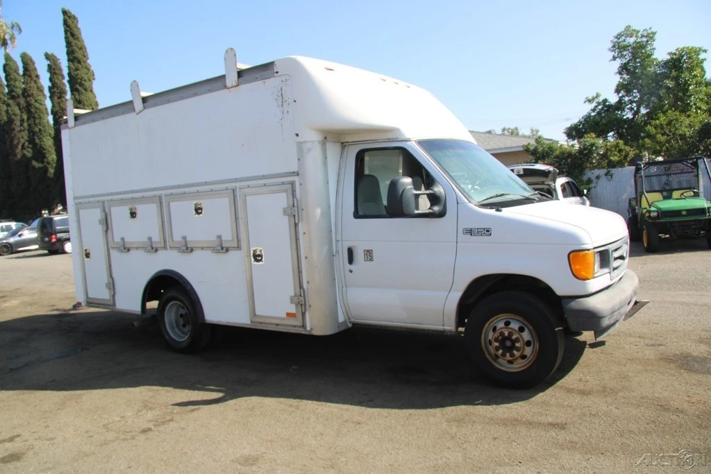 2005 Ford Econoline Van - Image 9 of 21