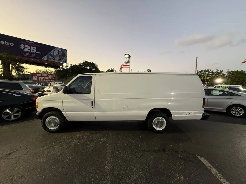 2005 Ford Econoline Van - Image 2 of 21