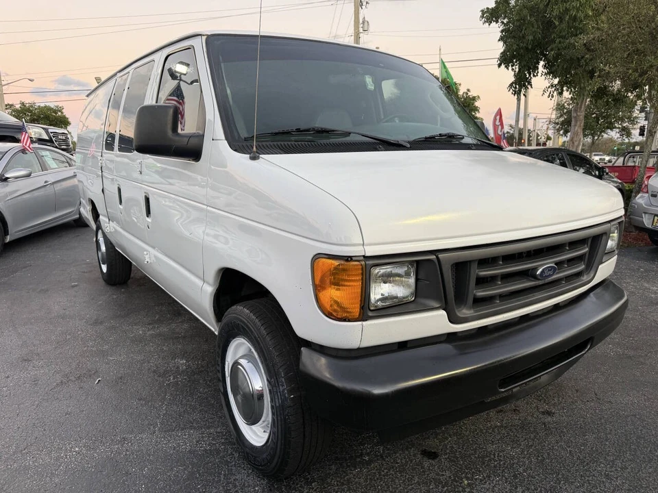 2005 Ford Econoline Van - Image 7 of 21
