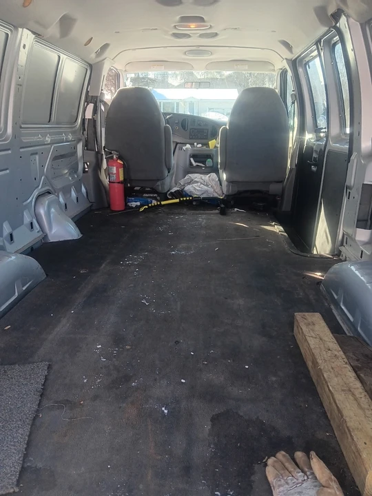 2005 Ford Econoline Van - Image 5 of 10