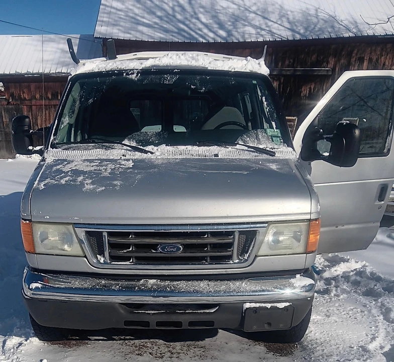 2005 Ford Econoline Van - Image 2 of 10