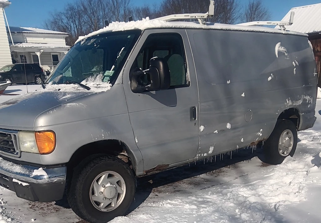 2005 Ford Econoline Van - Image 10 of 10