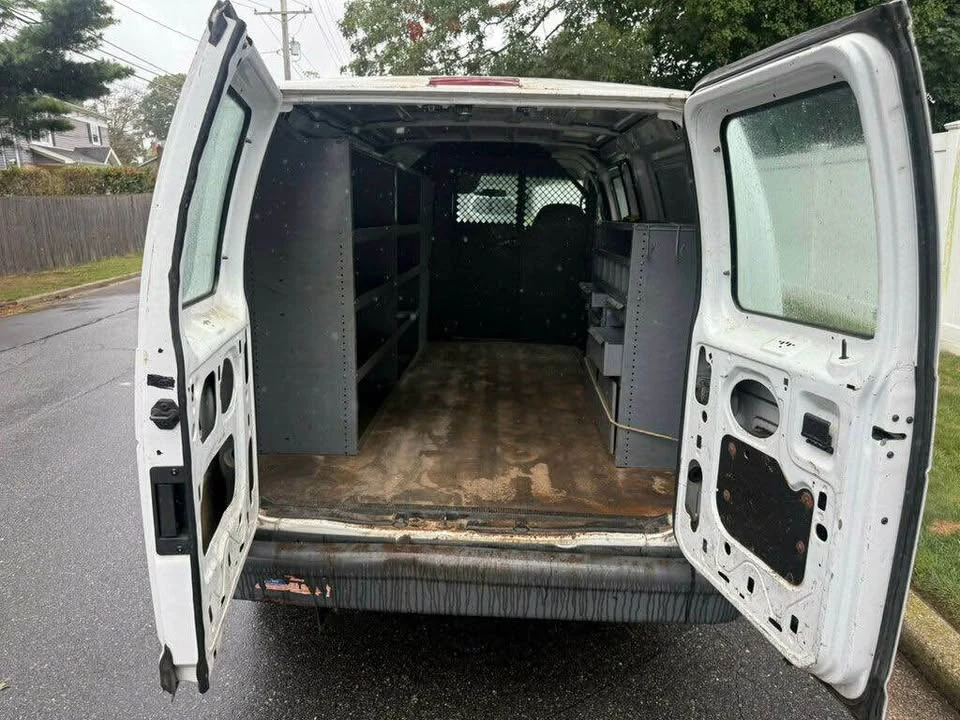 2005 Ford Econoline Van - Image 11 of 17