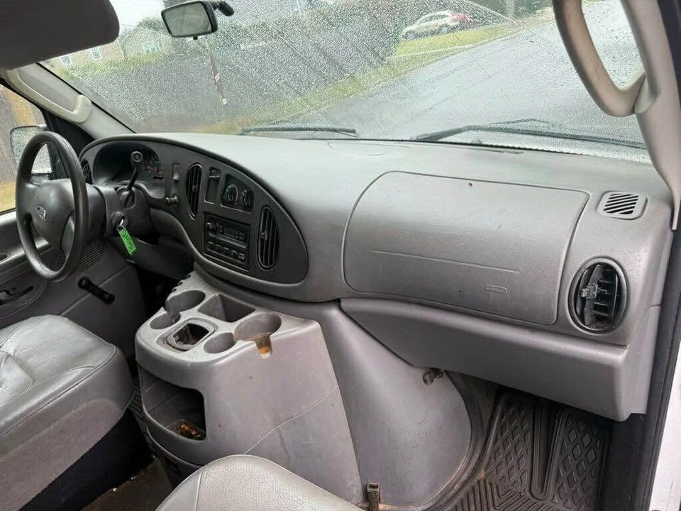 2005 Ford Econoline Van - Image 9 of 17