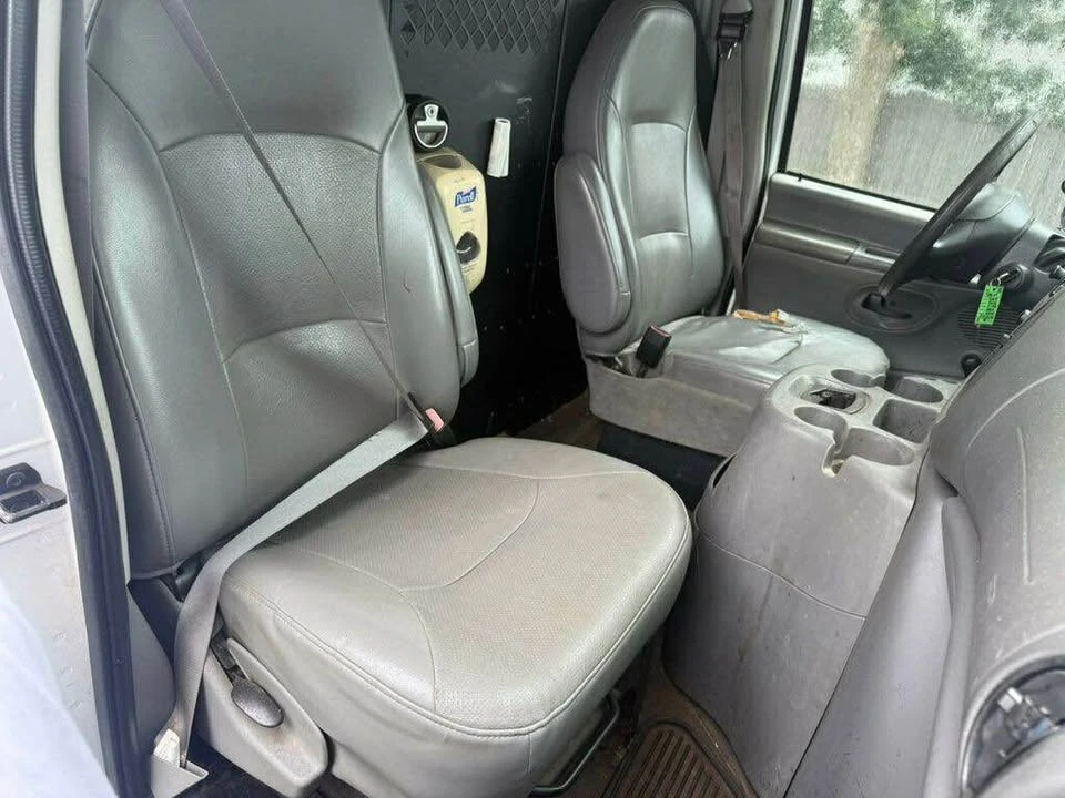 2005 Ford Econoline Van - Image 10 of 17