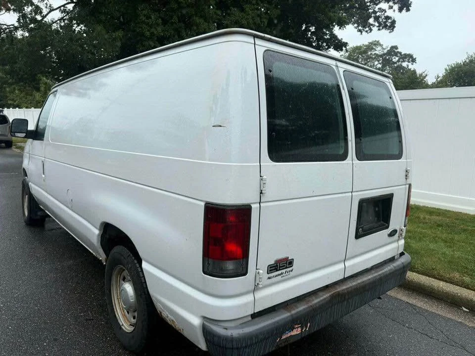2005 Ford Econoline Van - Image 3 of 17
