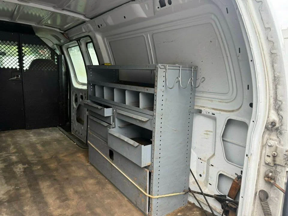 2005 Ford Econoline Van - Image 13 of 17
