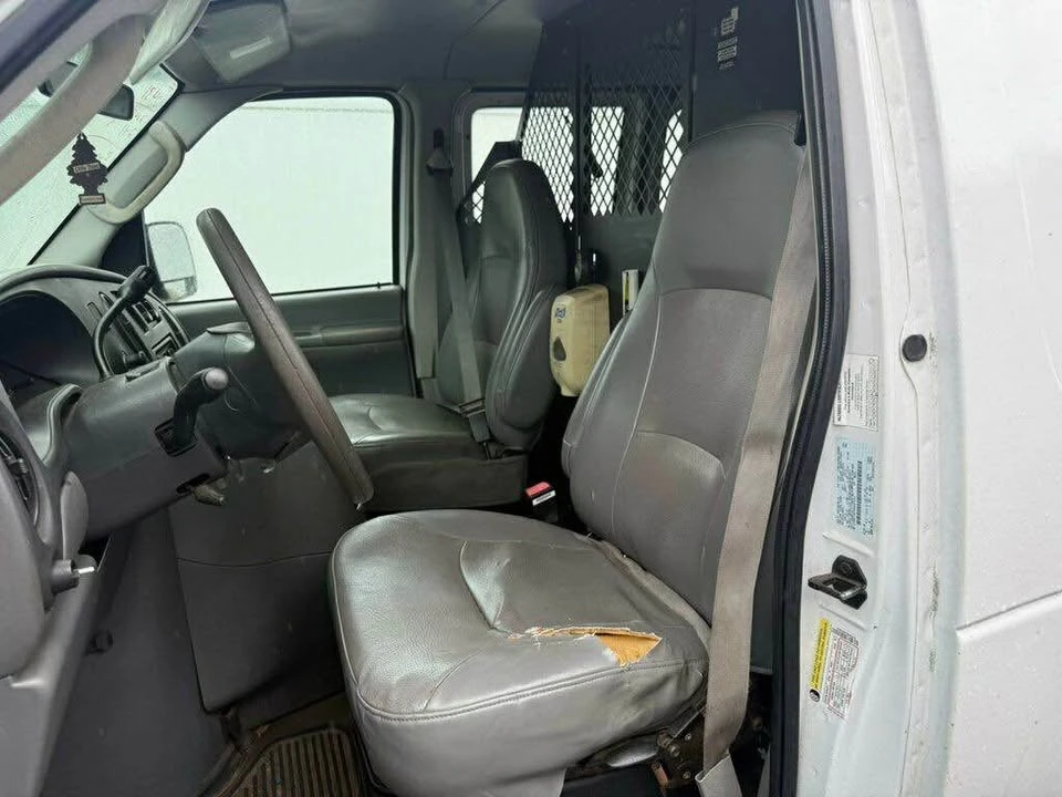 2005 Ford Econoline Van - Image 15 of 17