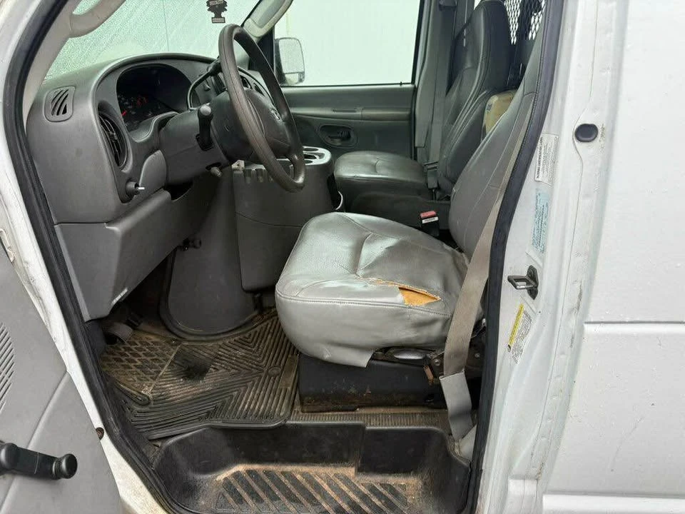 2005 Ford Econoline Van - Image 14 of 17
