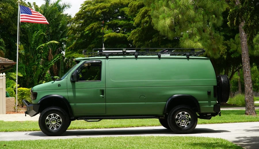 2005 Ford Econoline Van - Image 2 of 17