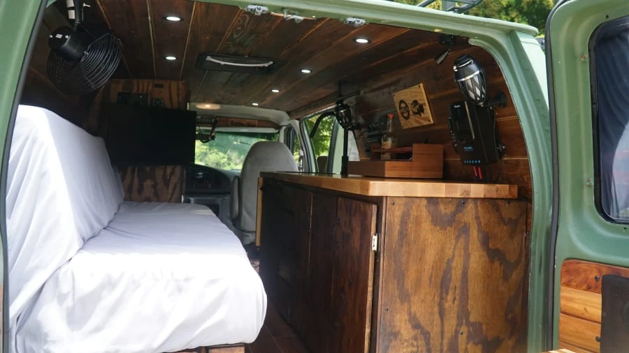 2005 Ford Econoline Van - Image 6 of 17