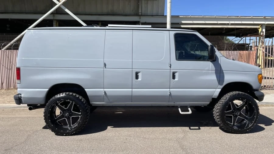 2005 Ford Econoline Van - Image 3 of 18
